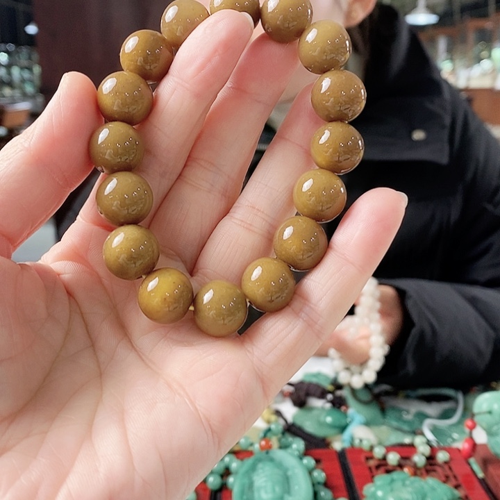 密玉（石英质玉）颈饰未镶嵌