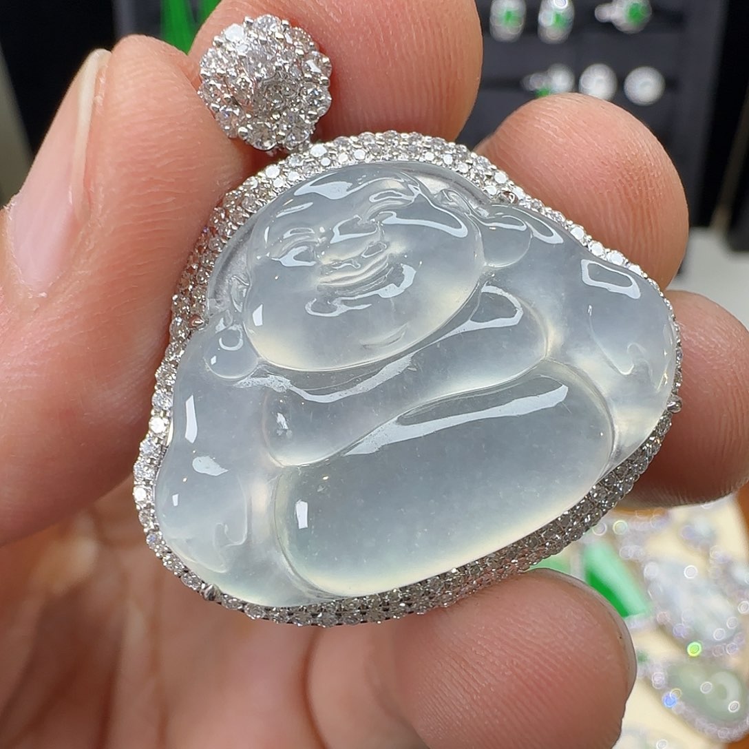 颈饰18K金镶嵌翡翠有***?天然翡翠