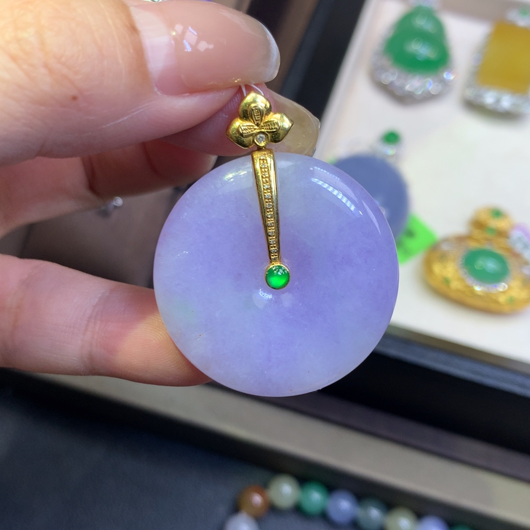 翡翠18K金镶嵌颈饰