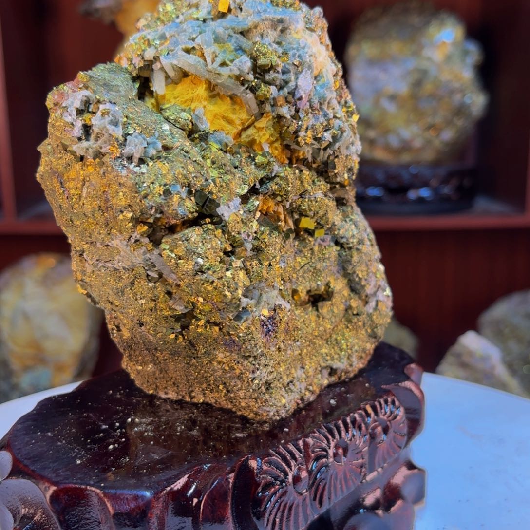 吴***画石材水晶伴生矿闪购定向