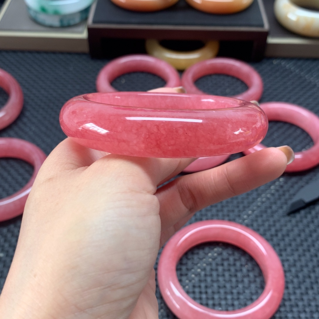 石英岩玉未镶嵌手镯