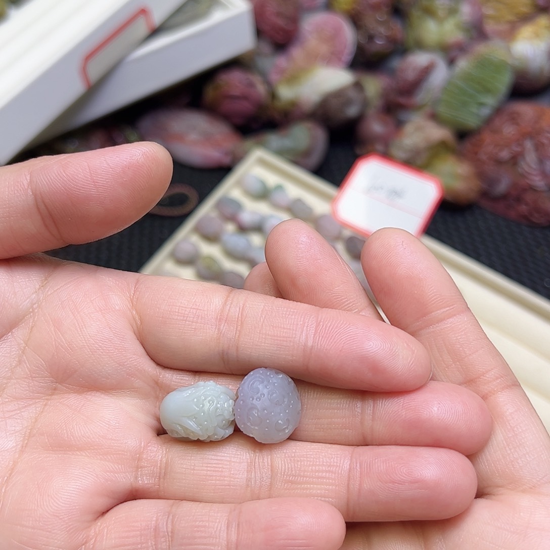 鹿***与玛瑙/玉髓未镶嵌定制