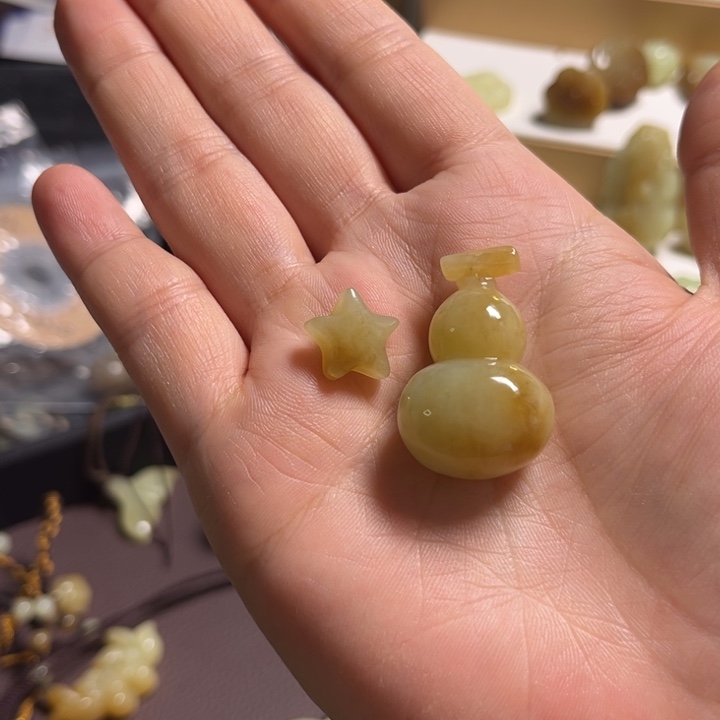 晴***子和田玉未镶嵌颈饰