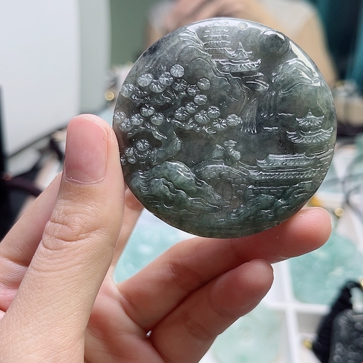 翡翠颈饰未镶嵌翡翠