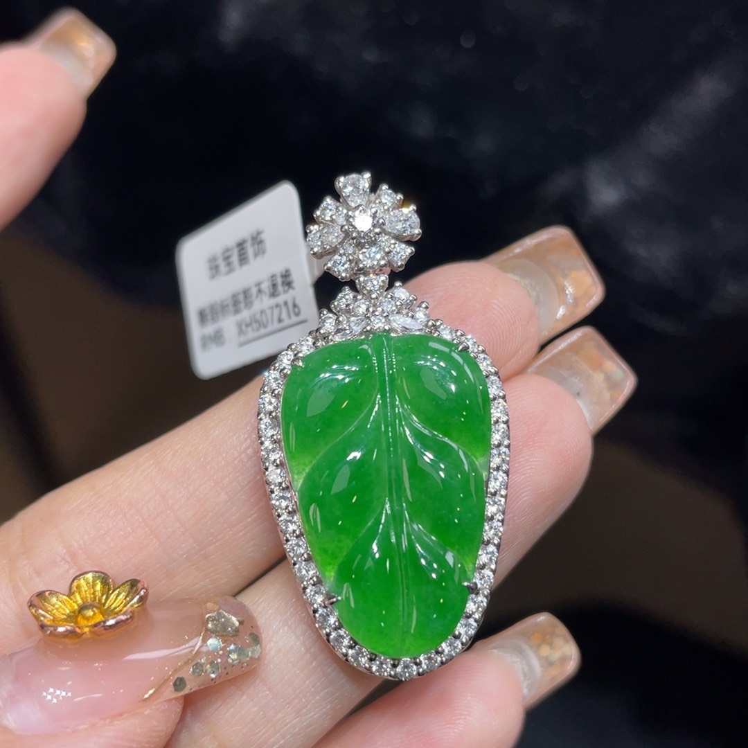 翡翠颈饰18K金镶嵌天然缅甸翡翠