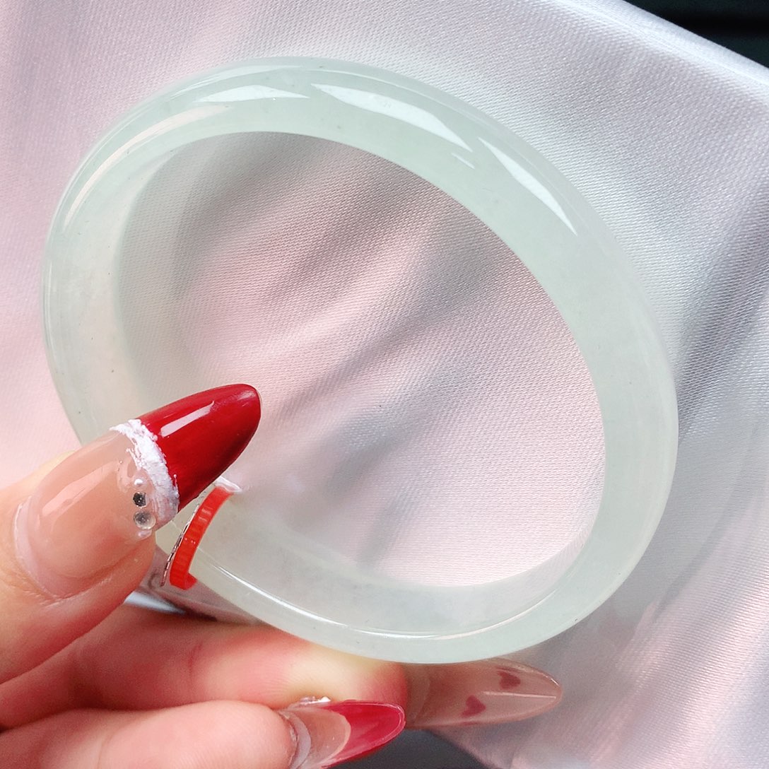 翡翠手镯未镶嵌54贵