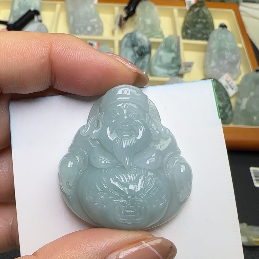 翡翠未镶嵌颈饰  