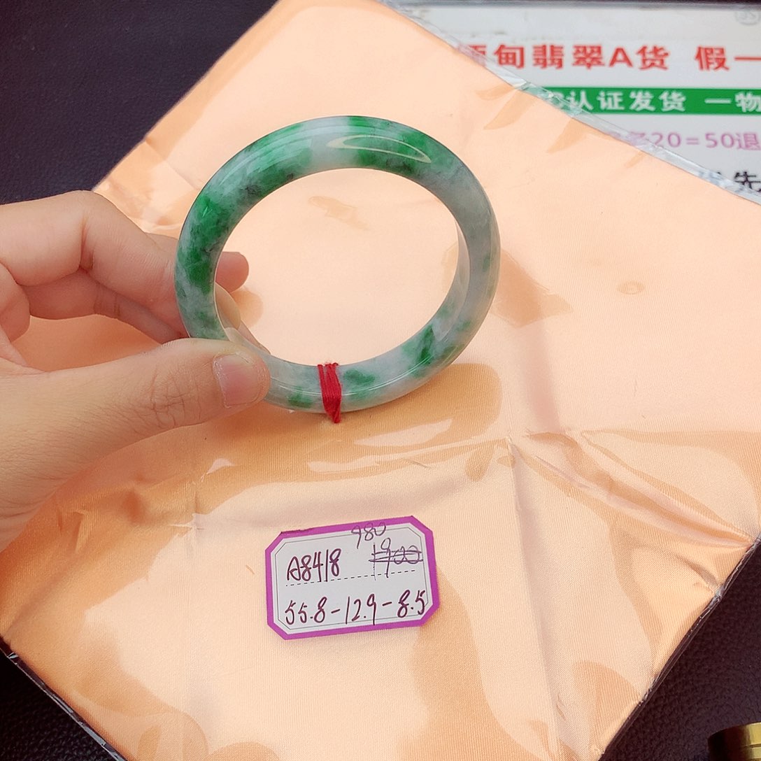 翡翠手镯未镶嵌翡翠