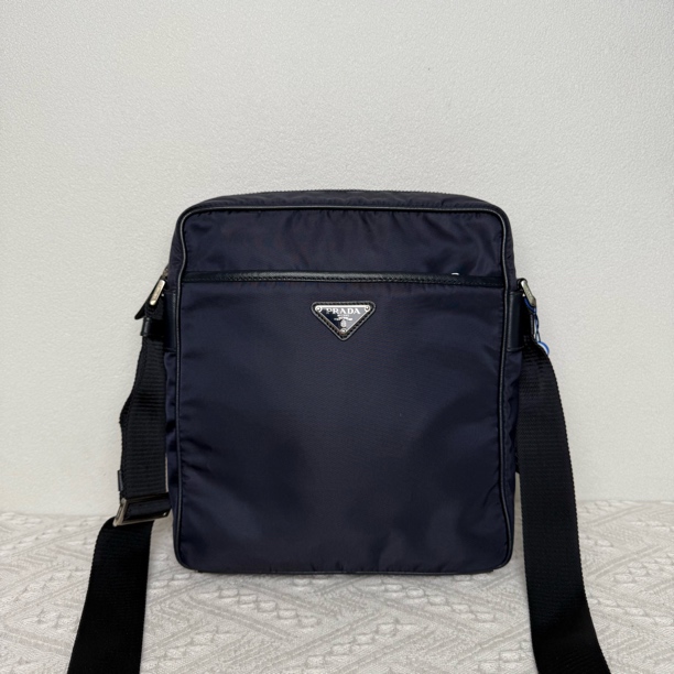 99新 Prada/普拉达 4308/男士休闲蓝色尼龙单肩包