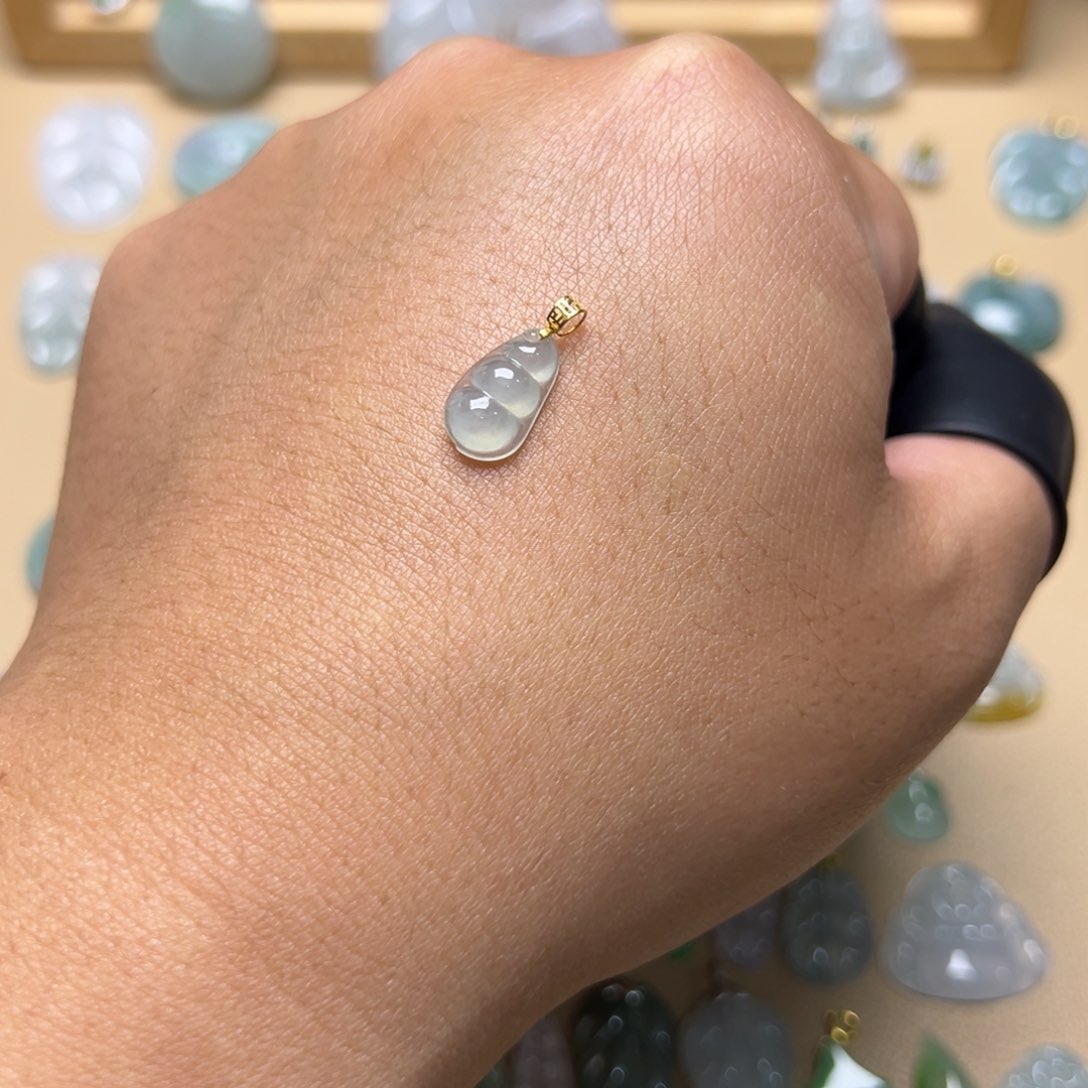 翡翠颈饰18K金镶嵌豆子