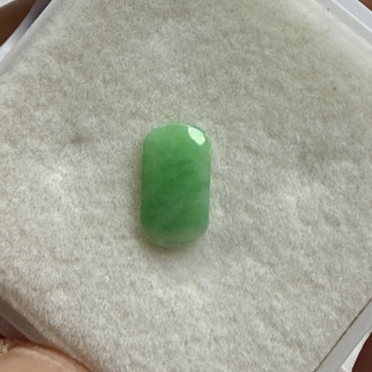 抢购价A货翡翠卡5.6×10毫米素面牌马鞍戒面裸石