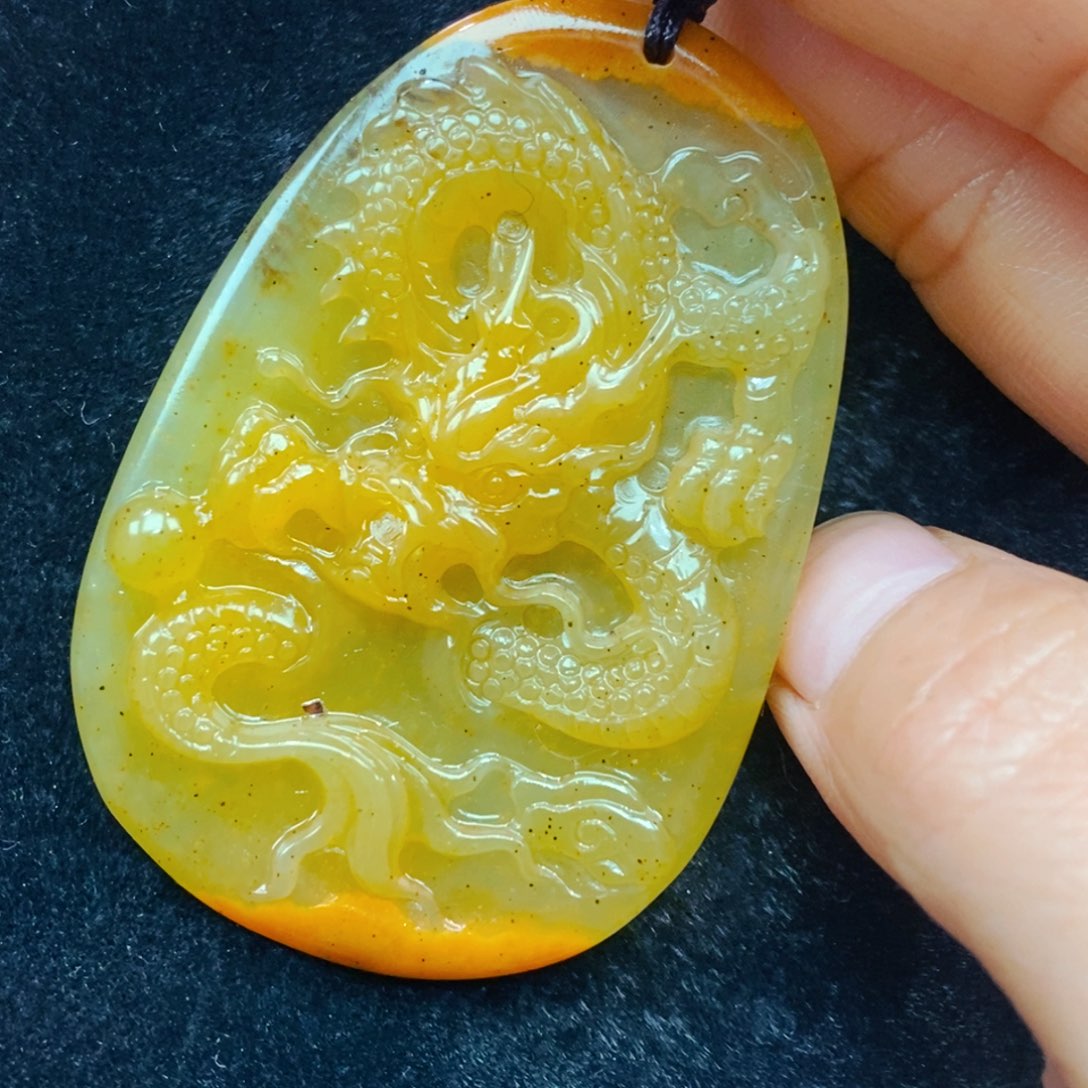 未镶嵌石英质玉（黄龙玉）项链