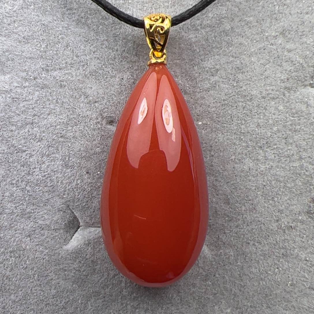 18K金镶嵌吊坠南红玛瑙