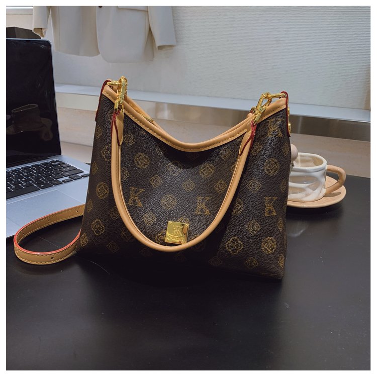 2025时尚休闲印花轻奢风老花字母单肩包大容量单肩简约风斜挎包