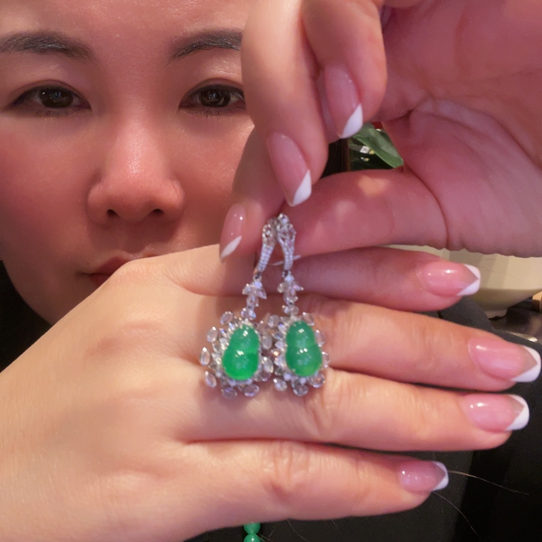 翡翠耳饰18K金镶嵌缅甸翡翠阳绿葫芦耳坠