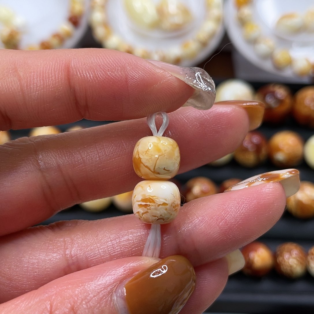 琥珀裸石未镶嵌蜜蜡