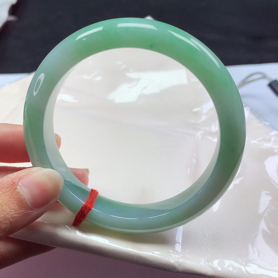 翡翠手镯未镶嵌57圈