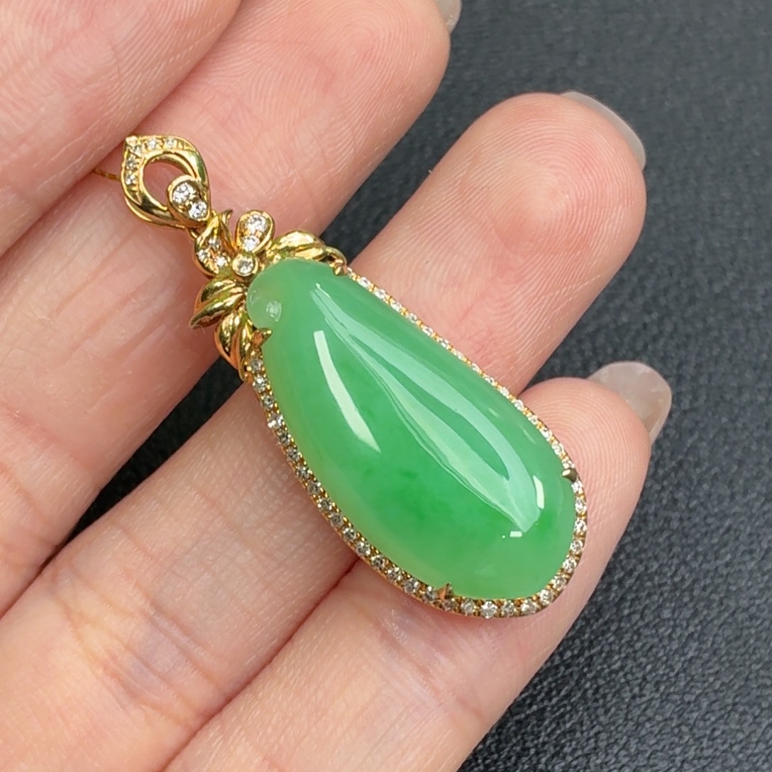 翡翠18K金镶嵌颈饰