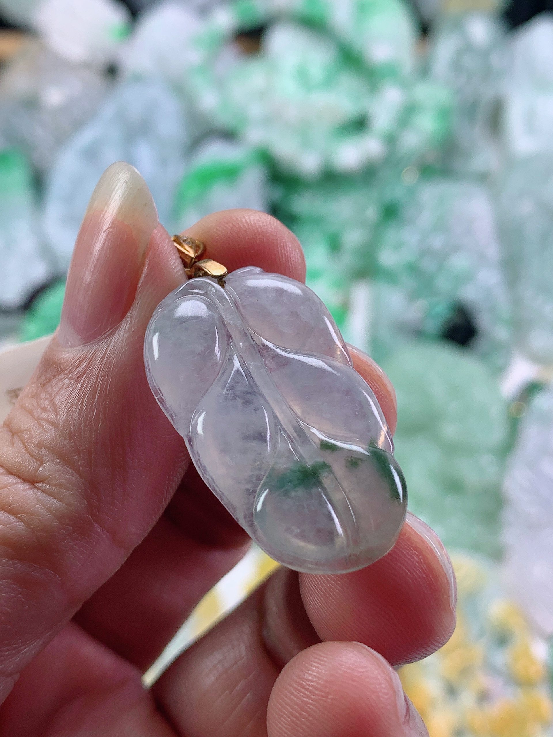 缅甸天然A货翡翠冰种飘花叶子吊坠尺寸：32.1-19-3.8气质冰透精致