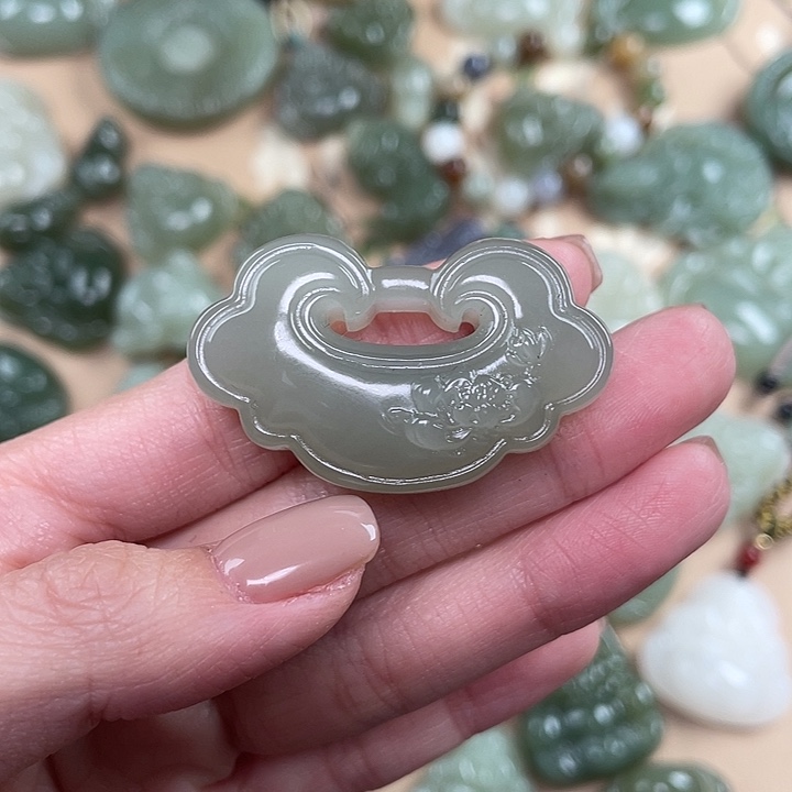 和田玉颈饰未镶嵌如意锁