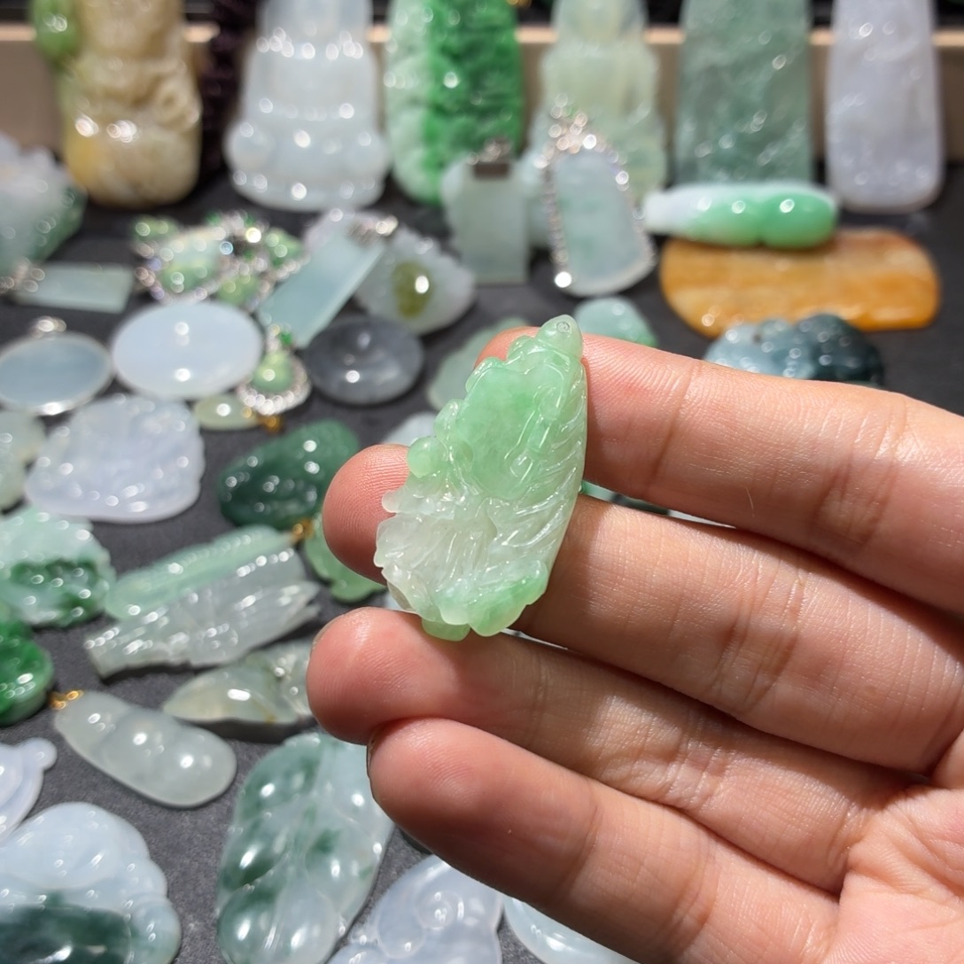 翡翠未镶嵌吊坠(不含链)