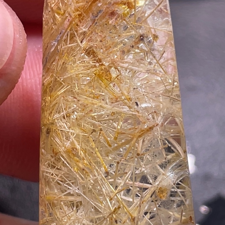 小***希未镶嵌发晶颈饰钛