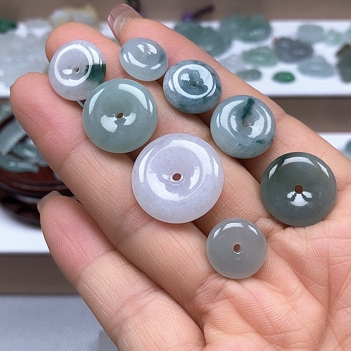 翡翠颈饰未镶嵌一个60