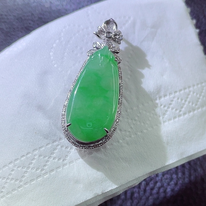 翡翠颈饰18K金镶嵌翡翠