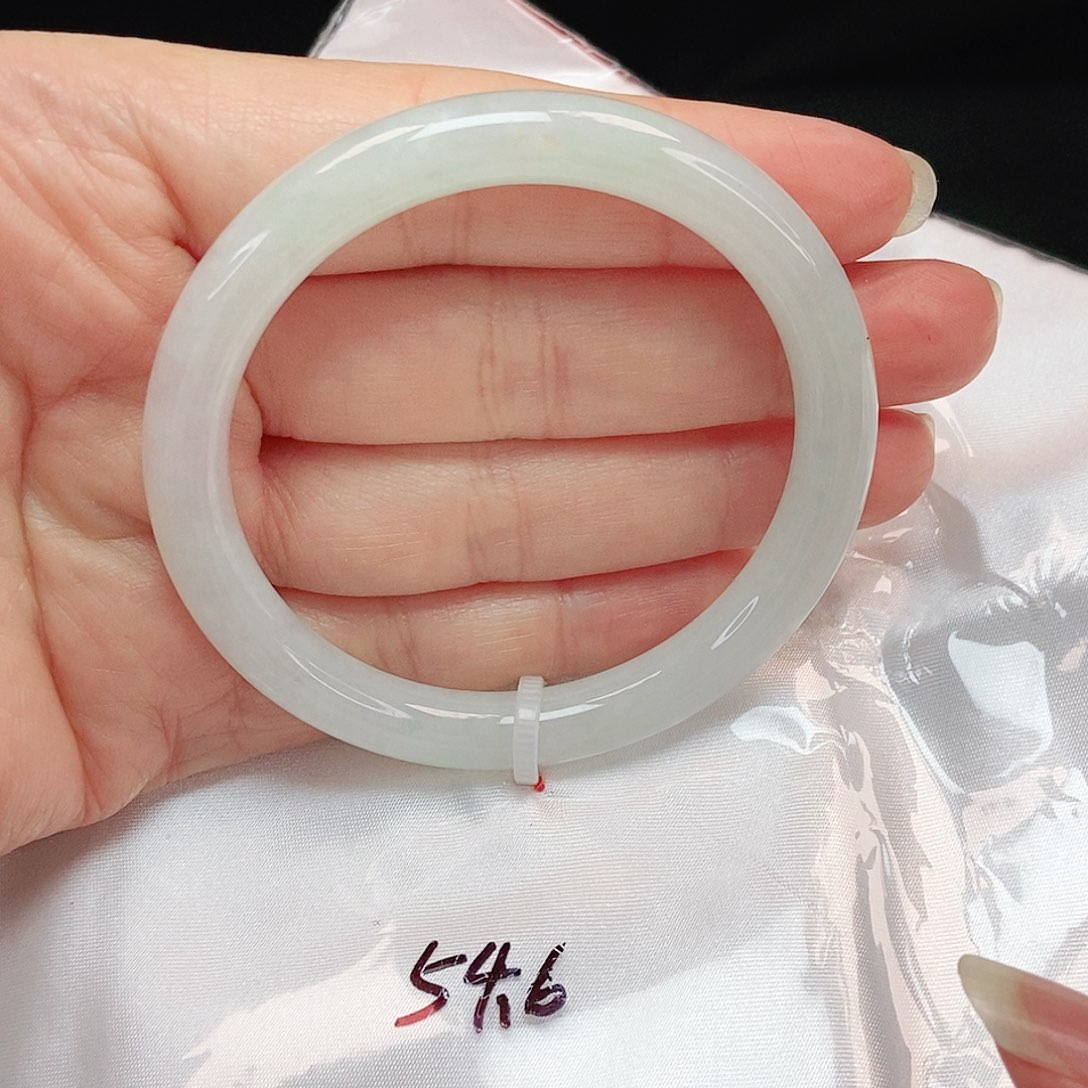 翡翠手镯未镶嵌美人