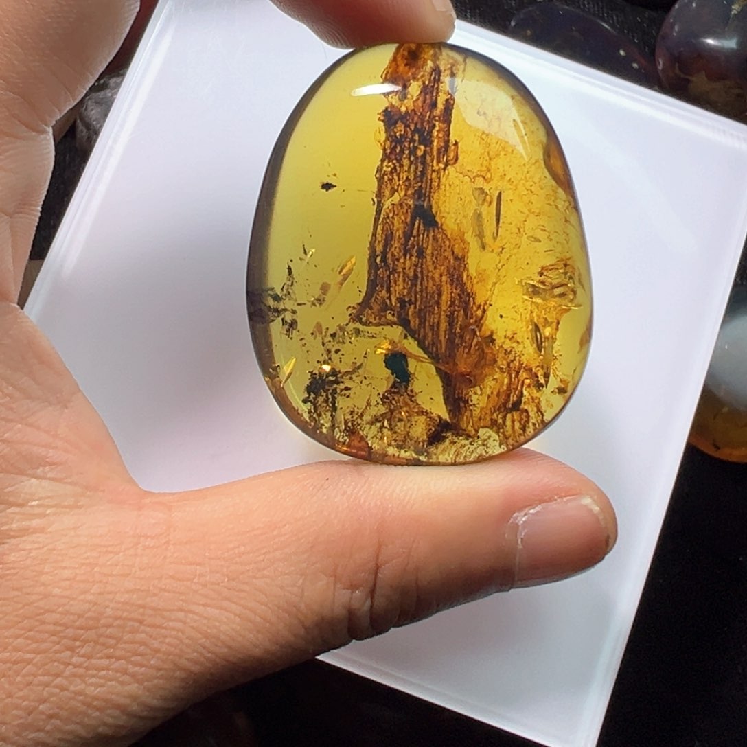 琥珀裸石未镶嵌吊坠