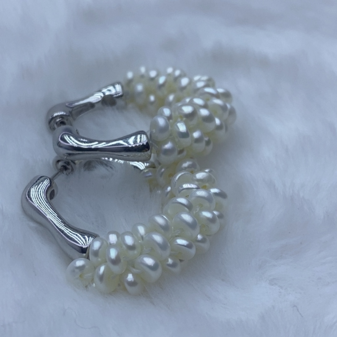 非金属非金属毛毛虫耳扣