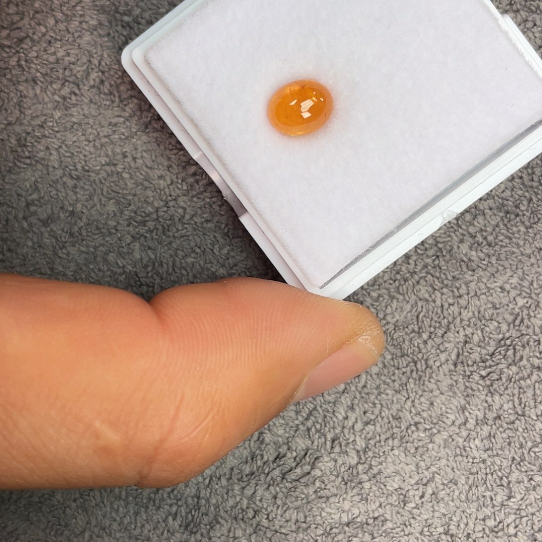 石榴石（芬达石）裸石未镶嵌2.73Ct。  
