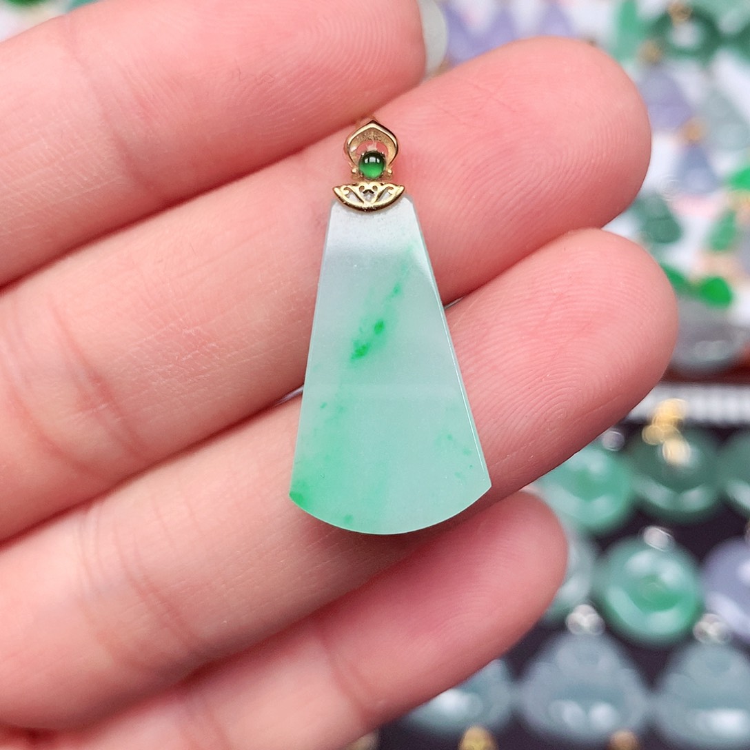 翡翠颈饰18K金镶嵌天然翡翠A货