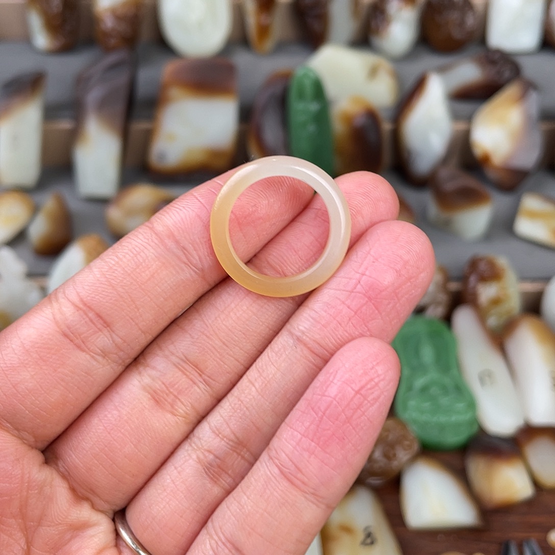 和田玉未镶嵌戒指