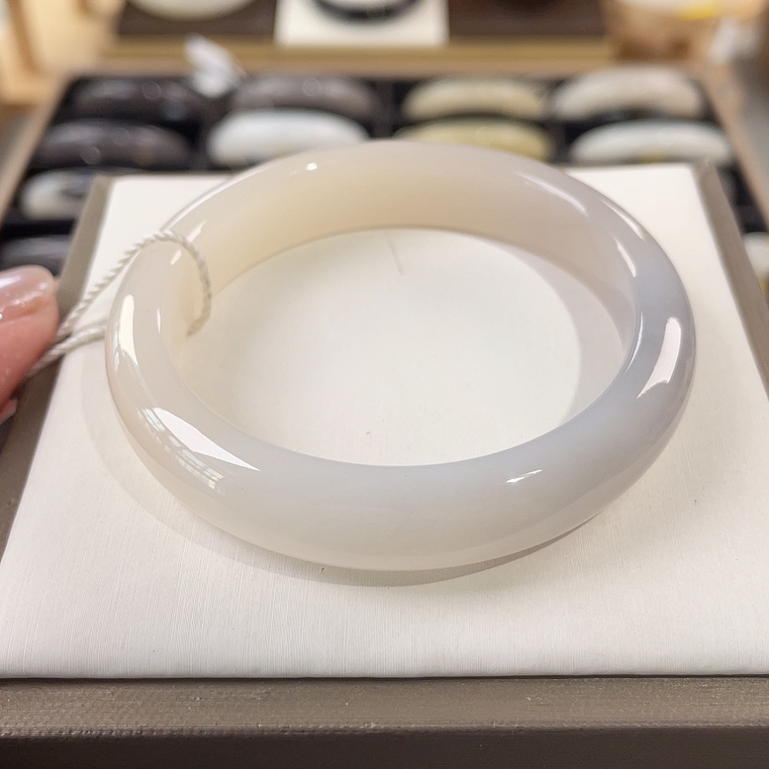 和田玉未镶嵌手镯粉加紫半山水