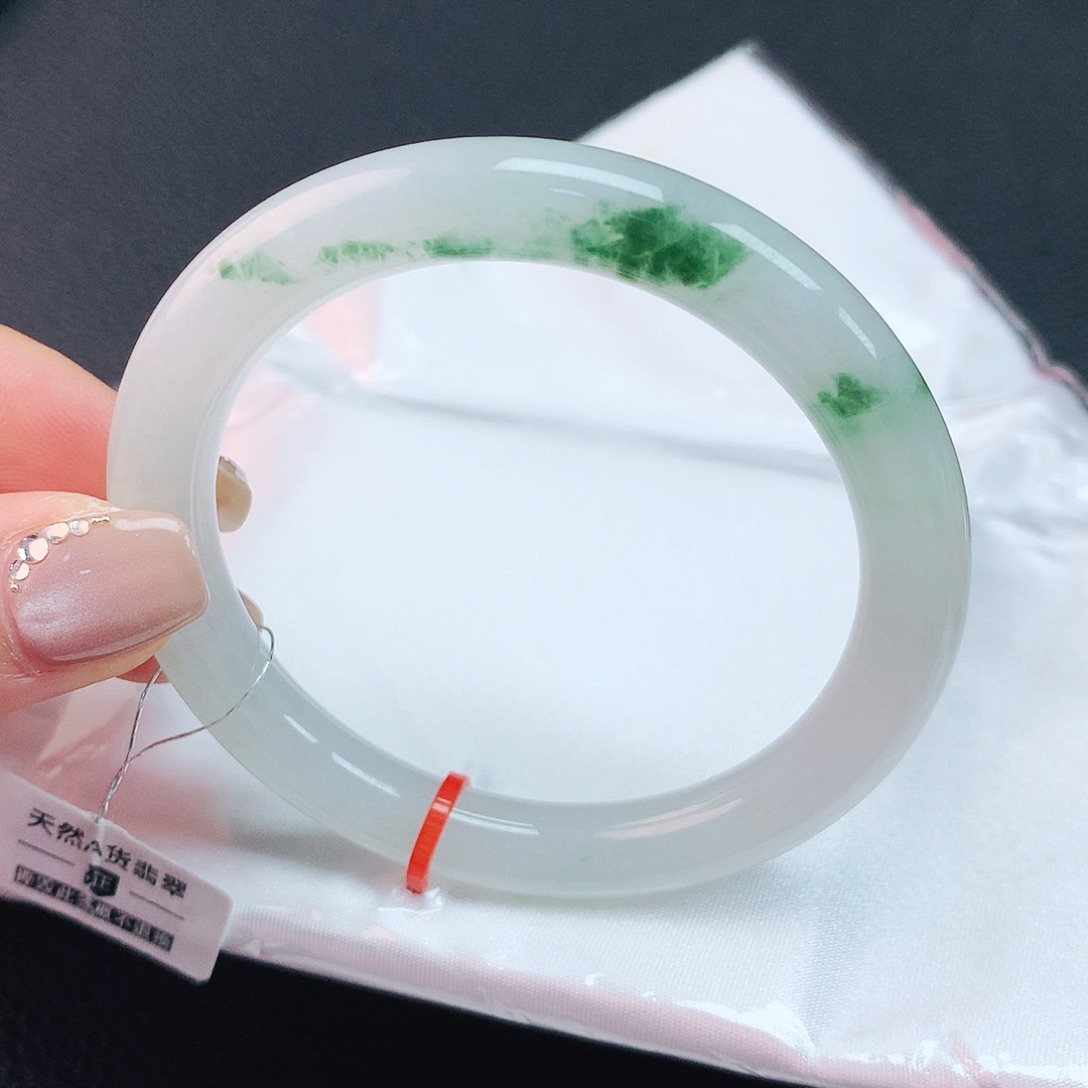 翡翠手镯未镶嵌54圈