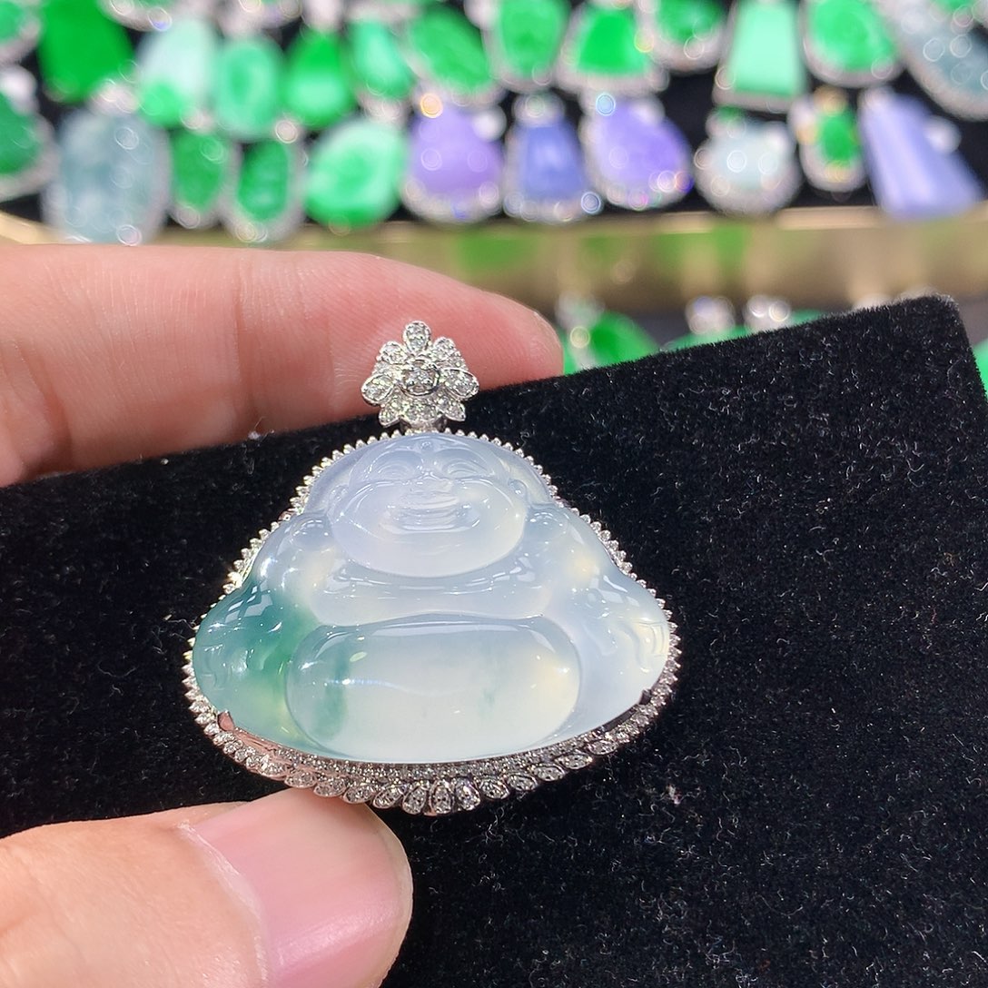 翡翠18K金镶嵌颈饰