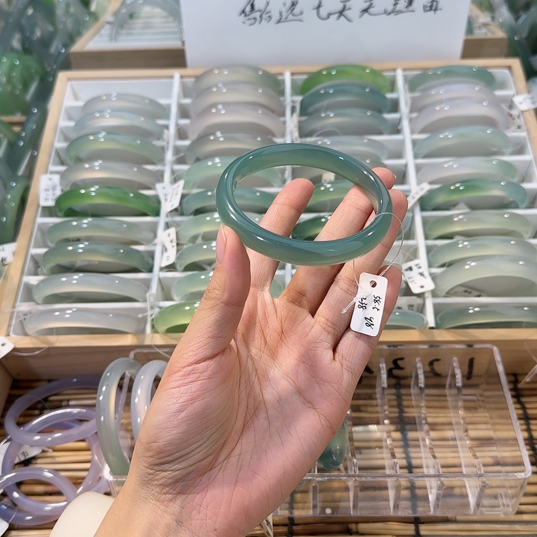 玛瑙/玉髓未镶嵌手镯圈口58.5
