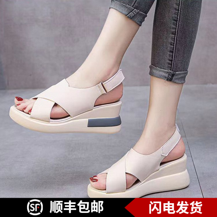 软皮坡跟凉鞋女厚底增高2025年夏季新款松糕底中跟防滑鱼嘴鞋女