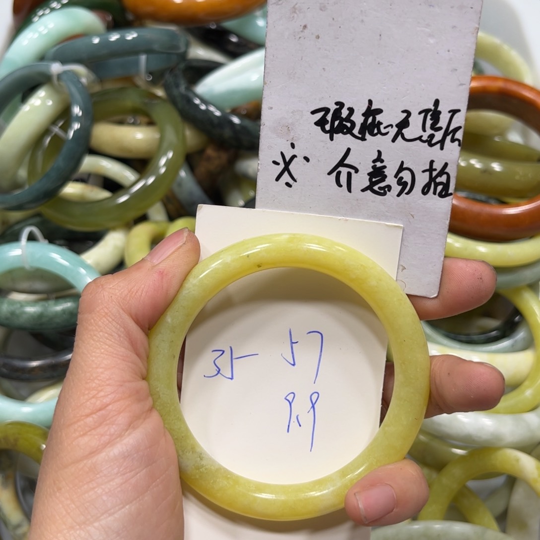 蛇纹石玉手镯未镶嵌