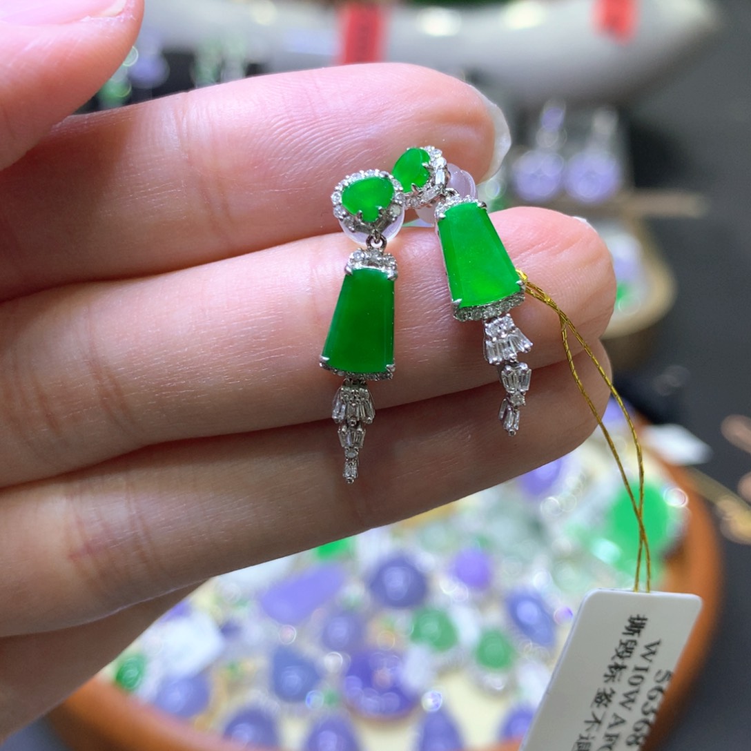 【闪购商品】翡翠颈饰18K金镶嵌翡翠吊坠项链