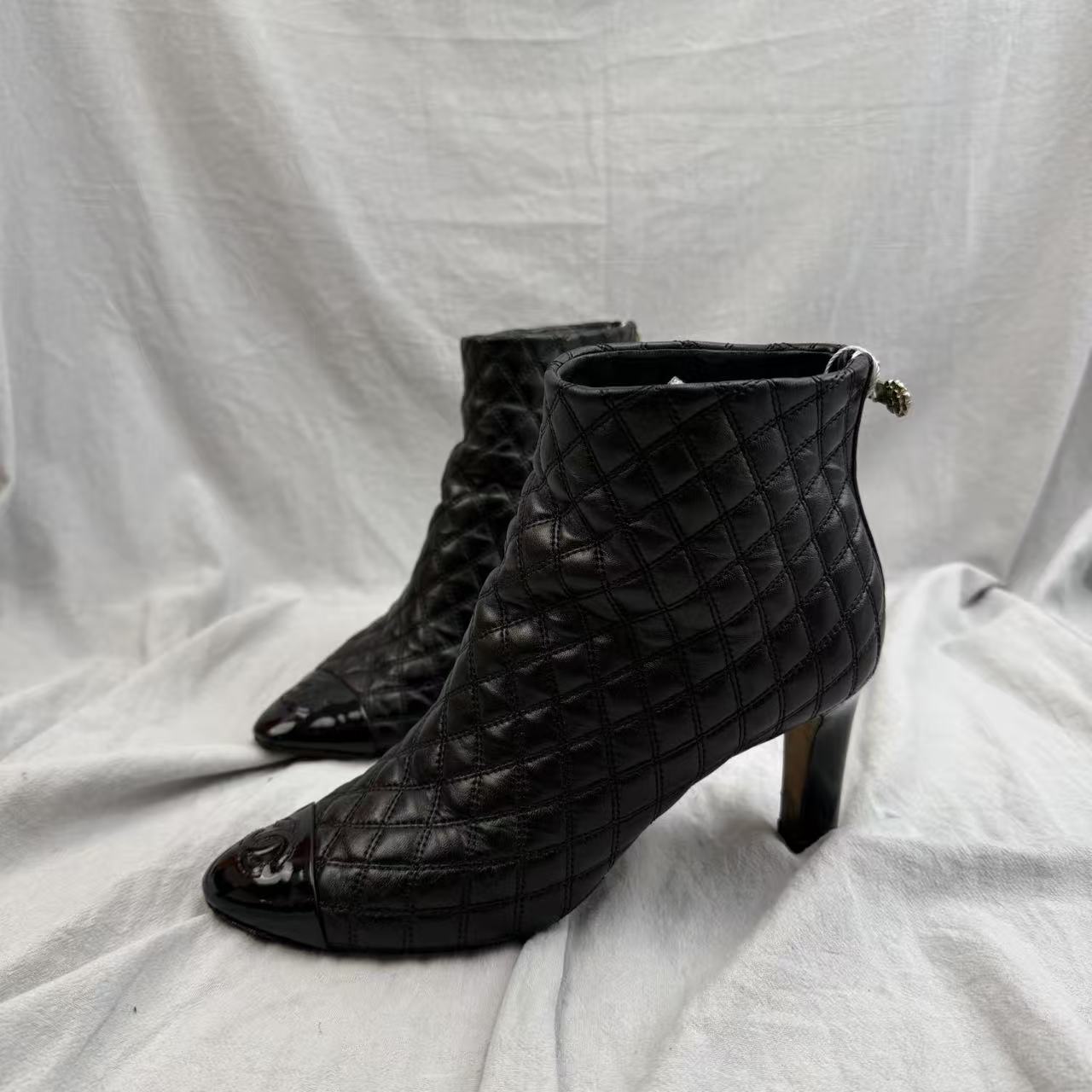 95新 Chanel/香奈儿 38码/格陵纹夹头黑色高跟短靴2053
