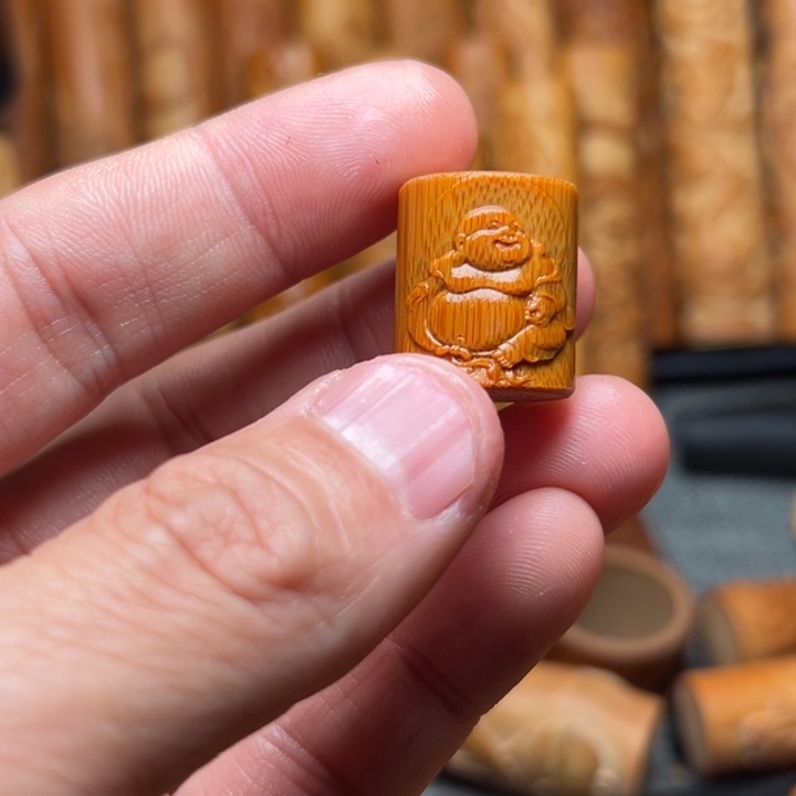 实心竹雕刻手把件