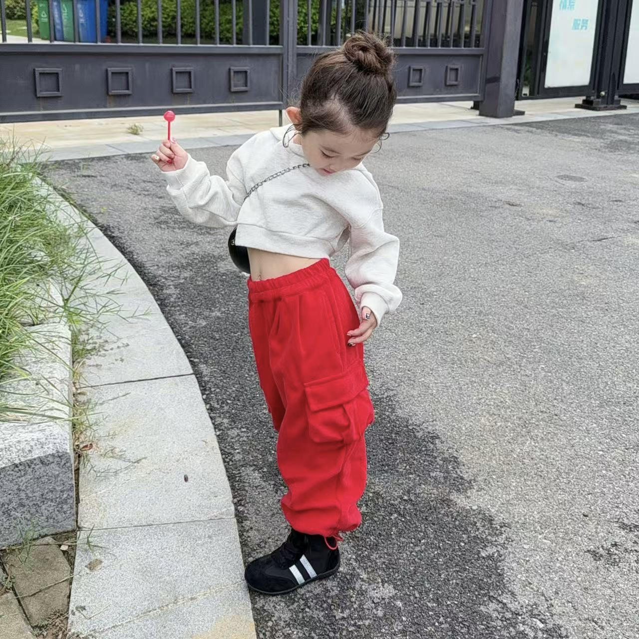 女童连帽短款卫衣辣妹装2025秋季新款韩版儿童字母刺绣超短款上衣