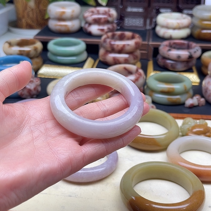 石英岩玉9K金镶嵌手镯