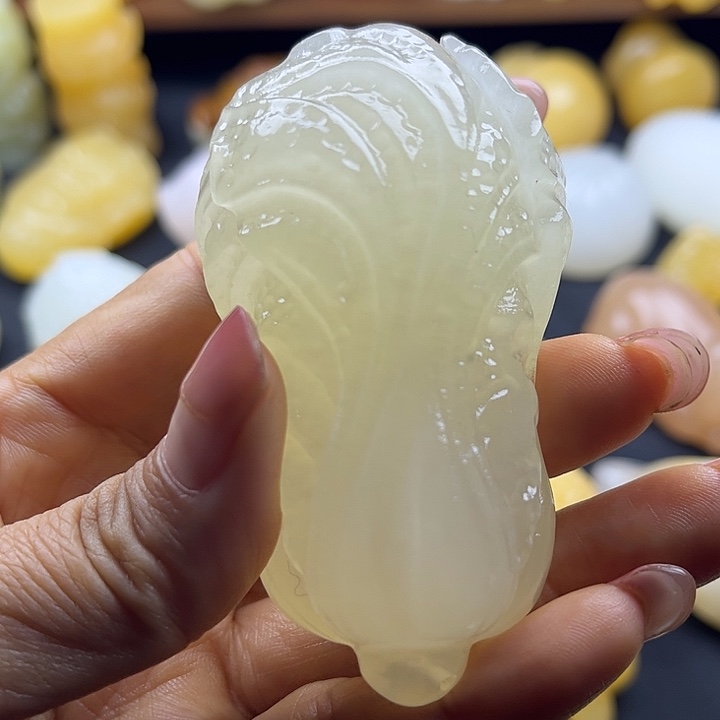 怀***。大理石磁石昆仑玉石手把件