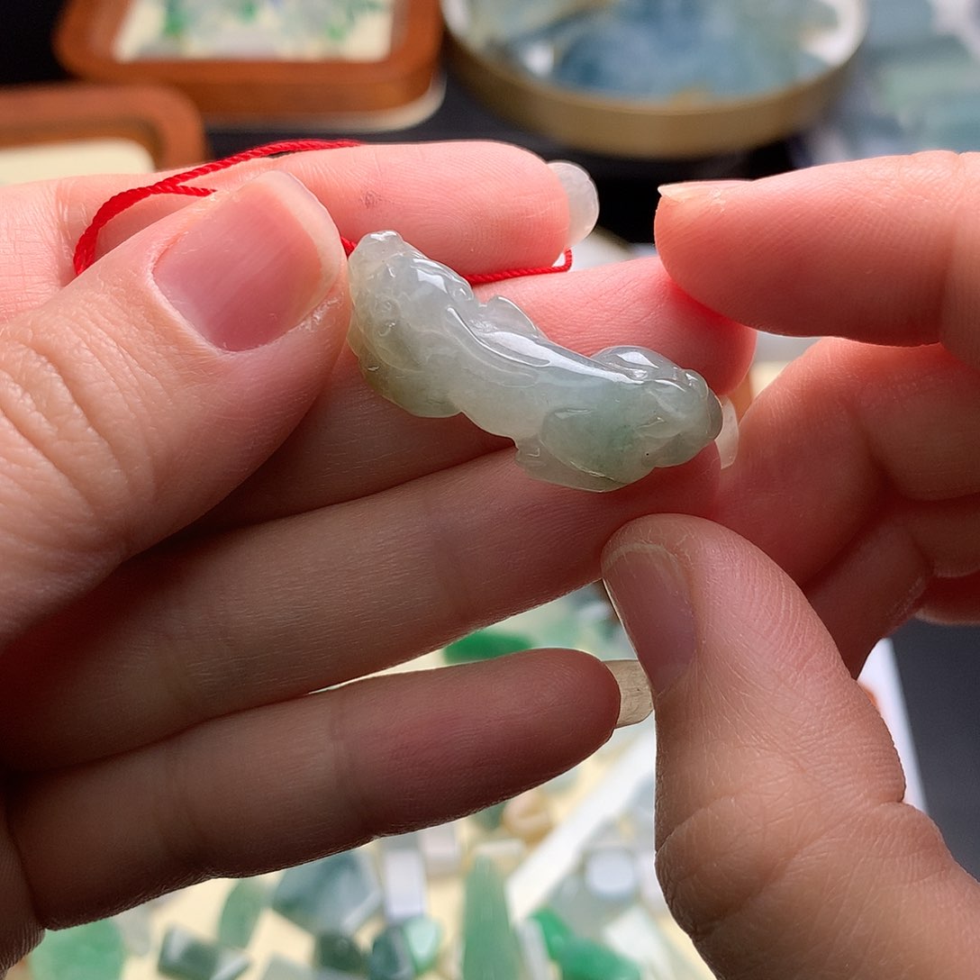翡翠颈饰未镶嵌貔貅是有点纹介意勿拍