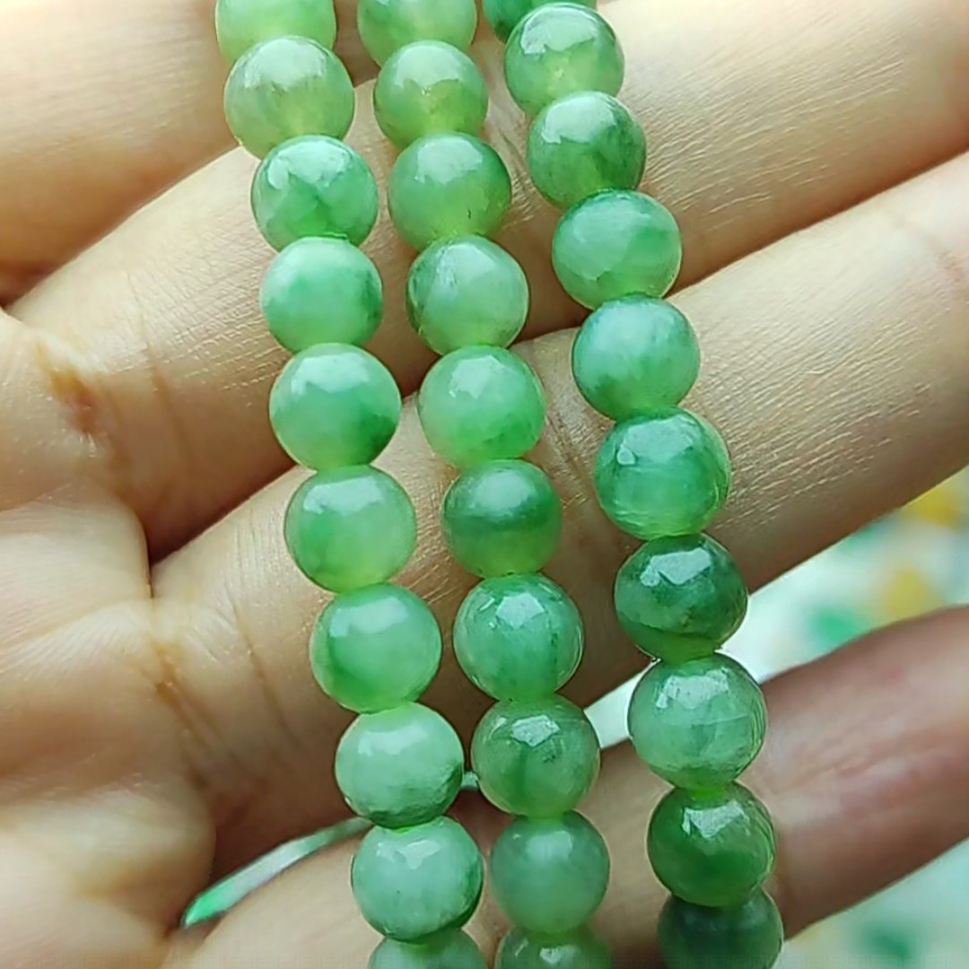 缅甸翡翠A货，甜阳绿6+珠链，117颗