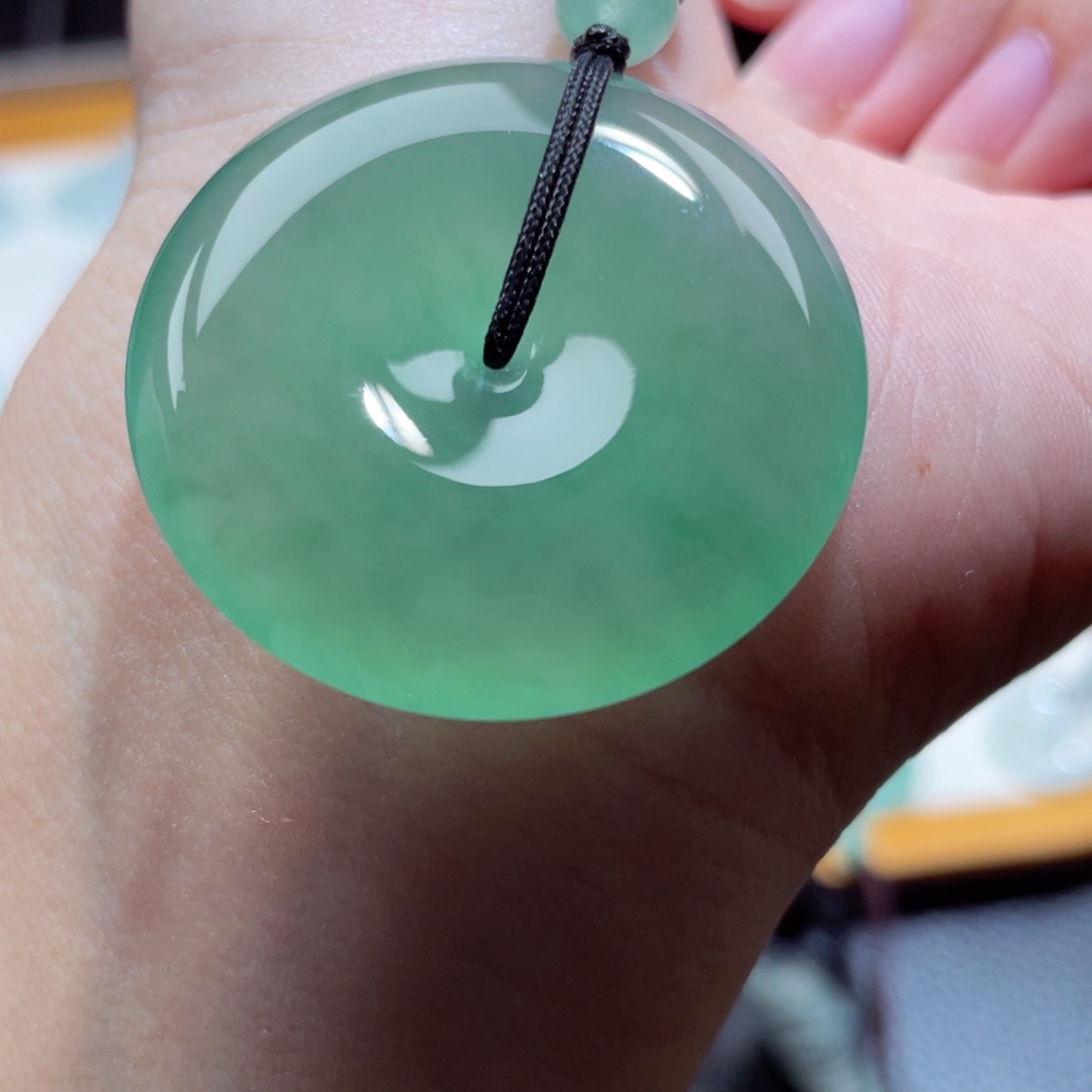 颈饰未镶嵌翡翠平安扣