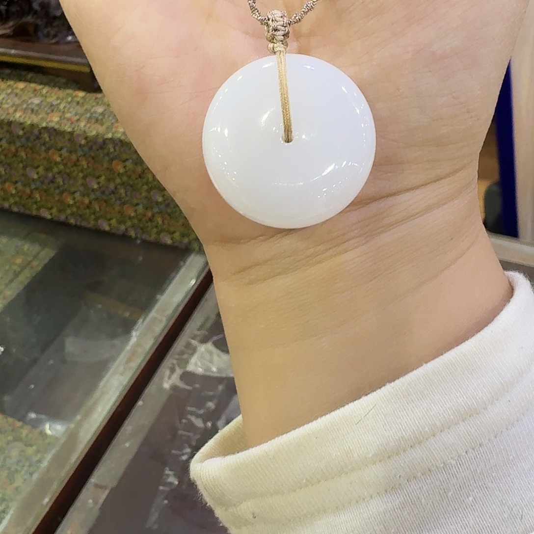 和田玉未镶嵌颈饰32平安扣